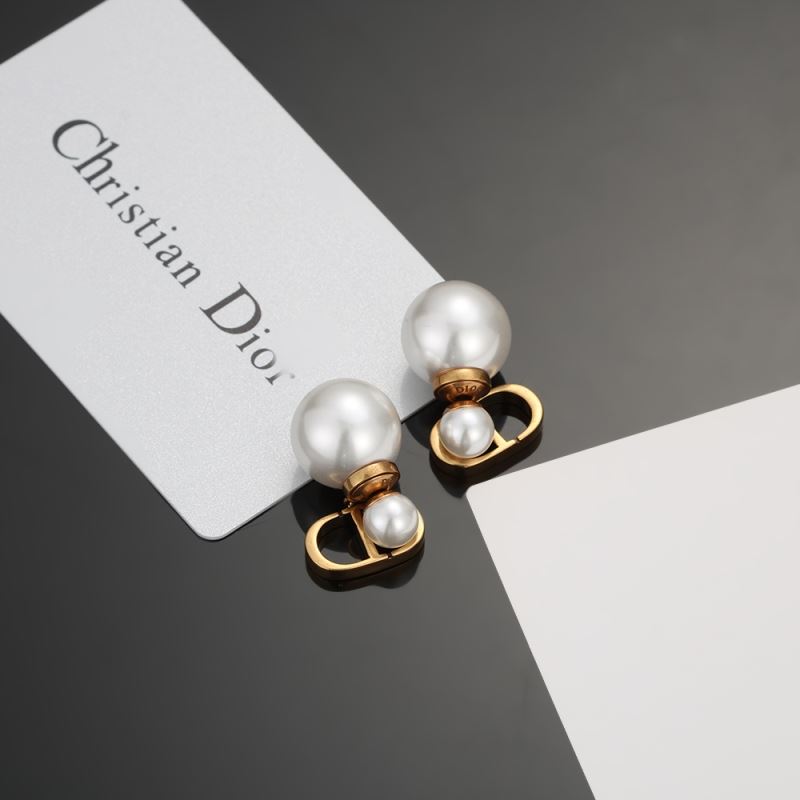 chr1st1an D10r earrings